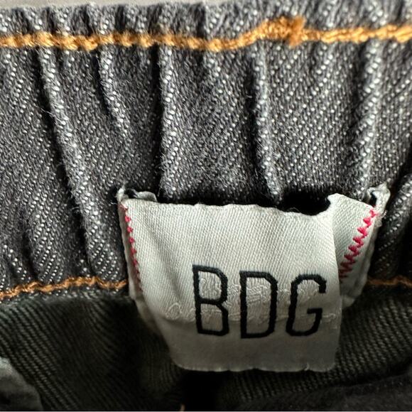 UO BDG Low-Rise Trouser Jeans Washed Black Denim NWT in Size 27 - Picture 4 of 8